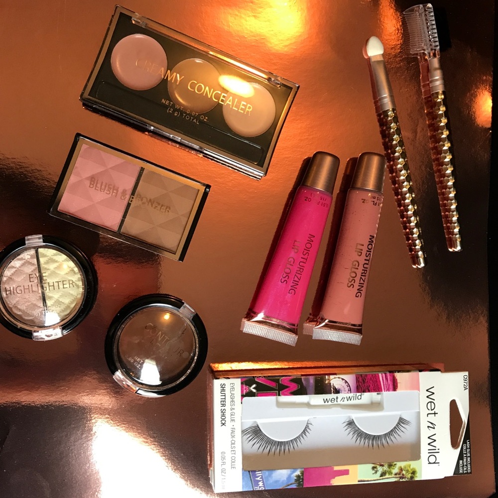 Random Make Up Bundle - Picture 3 of 3